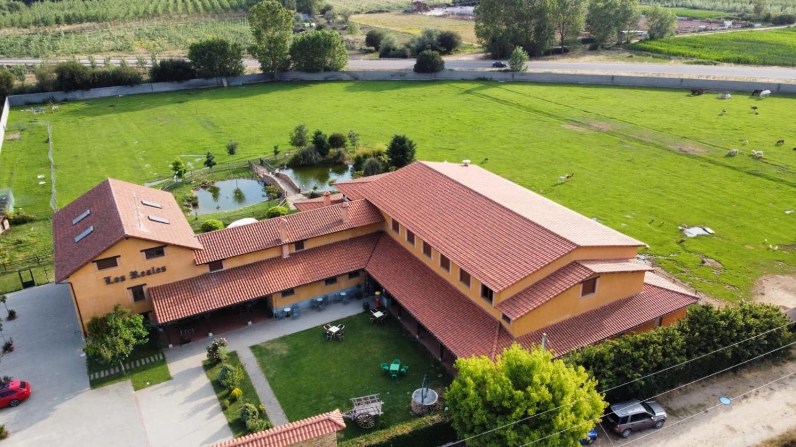 Los Reales Carrizo de la Ribera Exterior foto